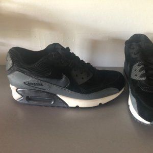 NIKE AIR MAX Size 5.5 Women's or 3 Kid's